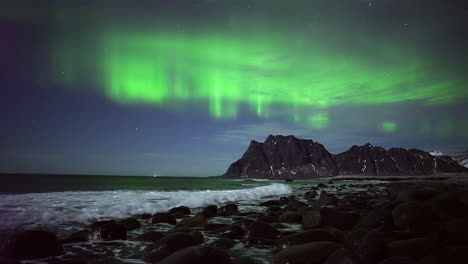 Bright-neon-green-colors-of-the-Aurora-over-the-waters-of-Norway