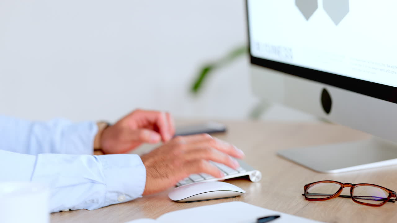 software de codificación de empleados masculinos ocupados