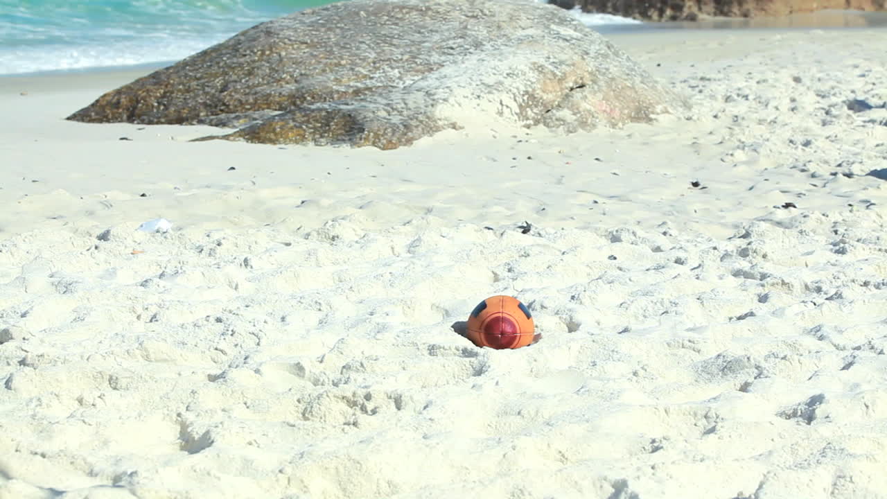 친구들이 축구기를 잡으려고 합니다.