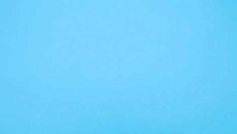 la prevención médica de covid-19 e instrumentos aparecen en el lado derecho del tema azul.