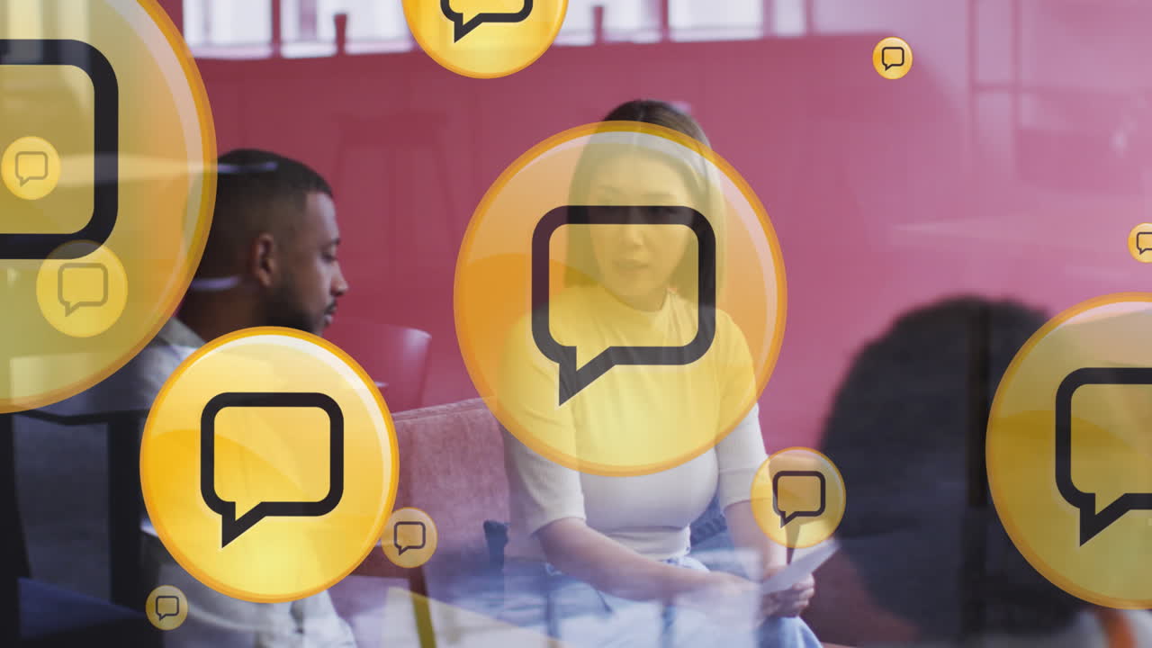 회의 중 다양한 사업가들에 대한 미디어 아이콘의 애니메이션