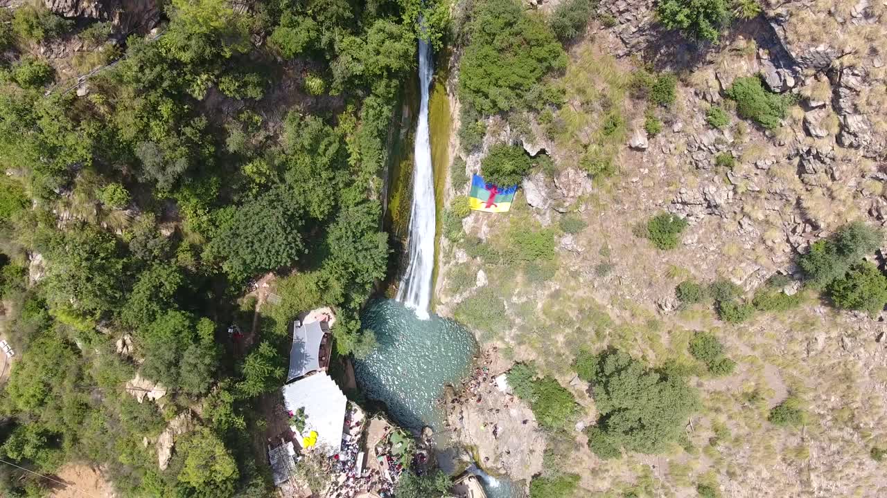 toma aérea de la cascada bejaia argelia