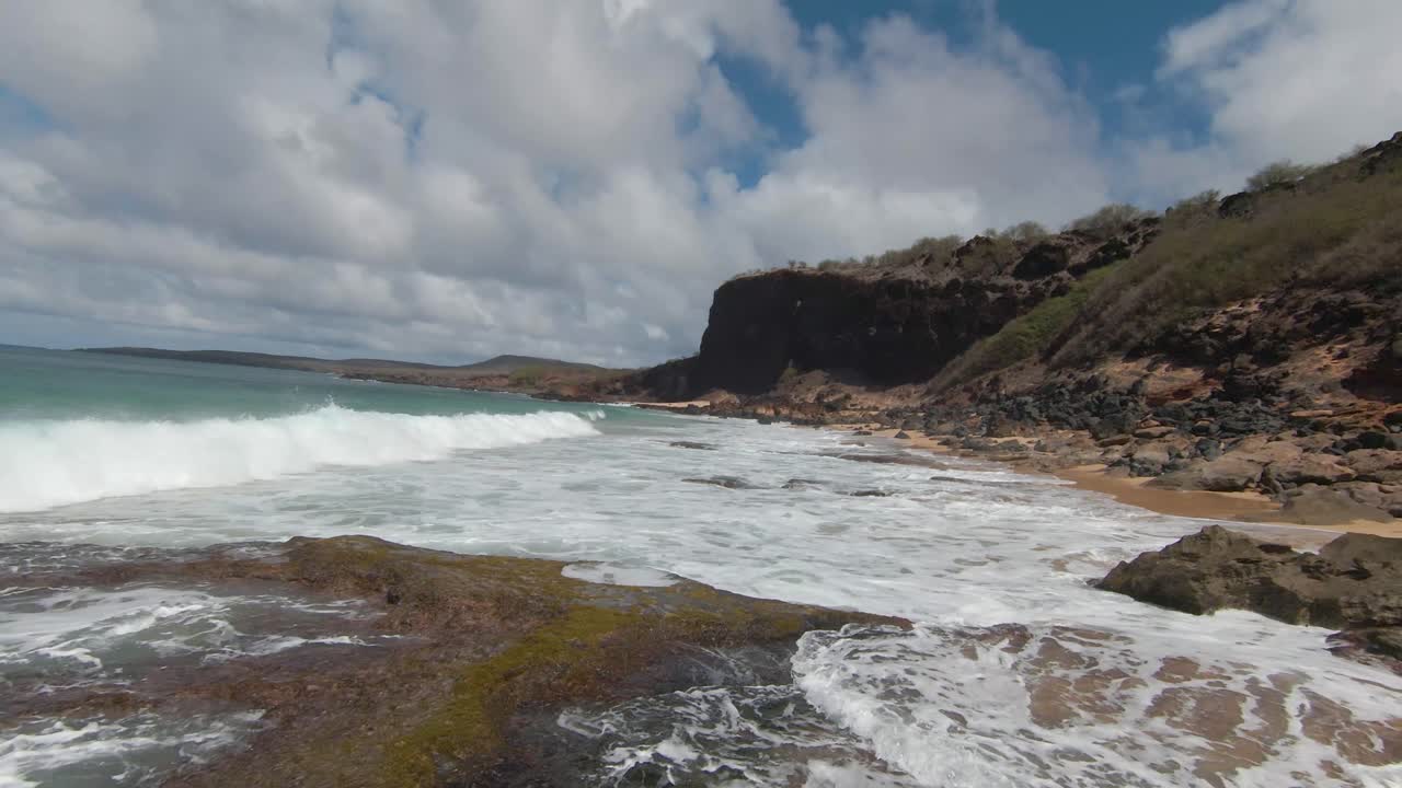 tiro aéreo de alta velocidad deporte fpv drone vuelo sobre naturaleza increíble paisaje sin fin