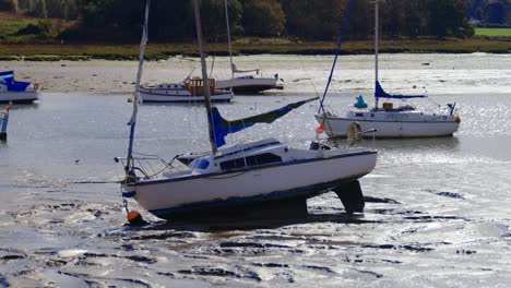 Handheld-shot-of-boat-in-mud-at-low-tide-in-a-river