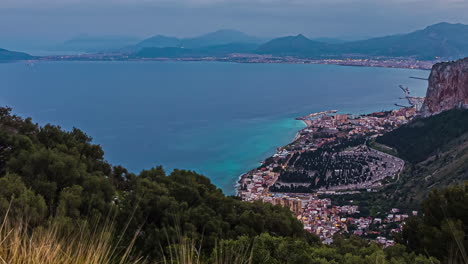 Time-lapse-of-evening-turning-to-night-on-the-coastline-of-Sicily,-Italy