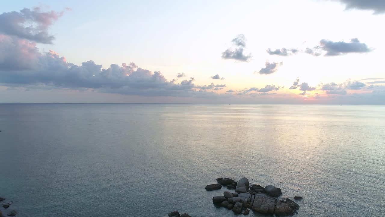 해가 지면 날아다니는 것 - 숨막히는 여행