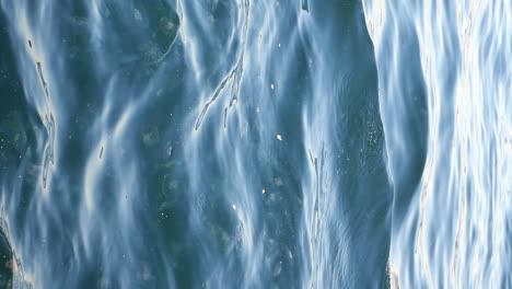 superficie de agua ondulada