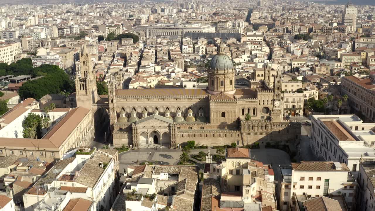 이탈리아 팔레르모 의 대성당 을 중심으로 한 공중 사진