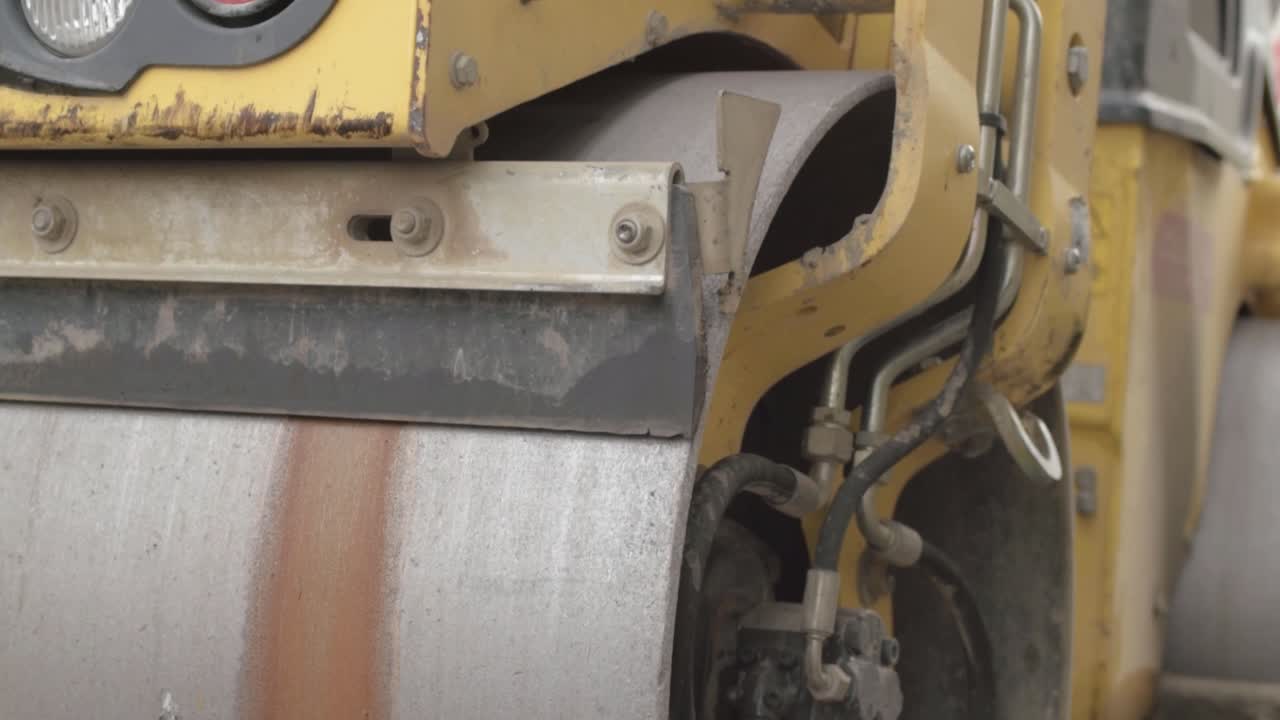 Heavy plant industrial steam roller medium tilting shot