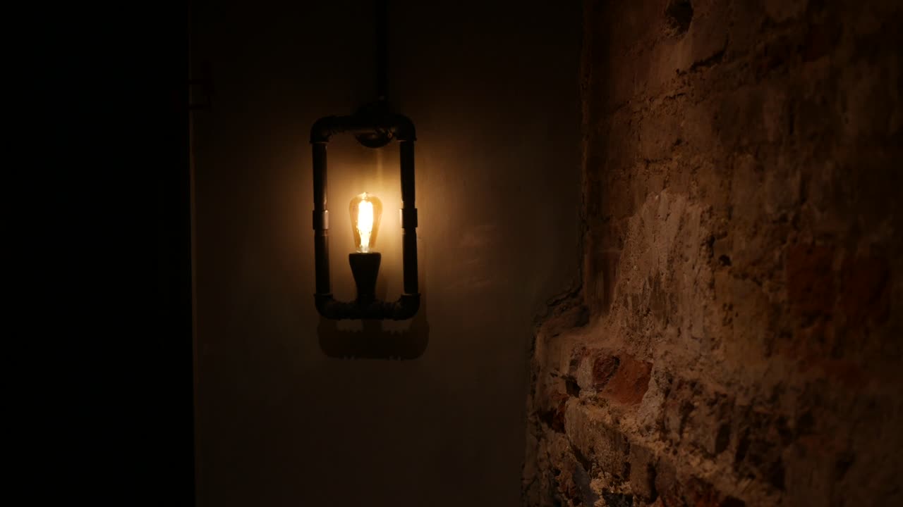 Industrial Style Wall Lamp with Edison Bulb