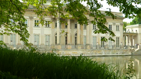 Classical-architecture-reflected-in-water