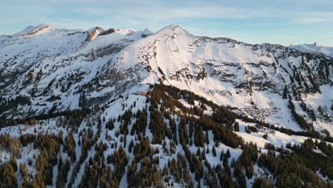 Amden-Wesen-Schweiz-Goldene-Stunde-In-Den-Schweizer-Alpen