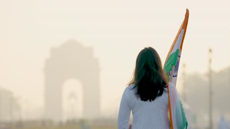 Confident-Indian-girl-giving-respect-to-soldiers-at-India-gate-Delhi