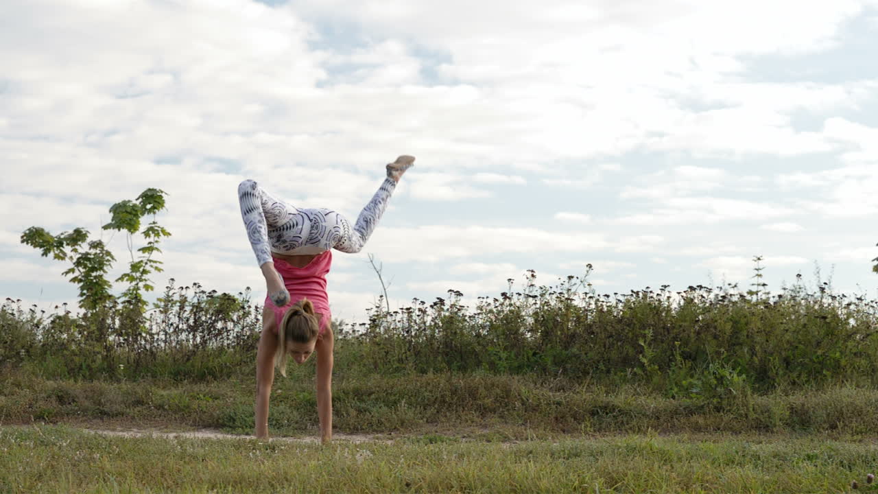 entrenamiento de niñas al aire libre