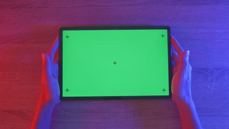 tableta con pantalla verde