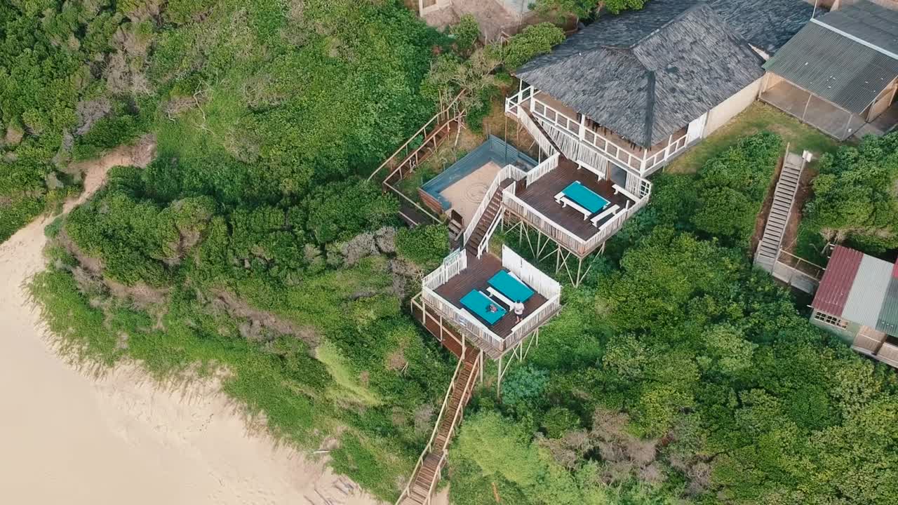 cabañas de playa en la costa