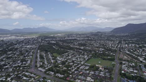 Vista-Desde-Arriba-De-La-Ciudad-Tropical-De-Cairns-En-El-Norte-De-Queensland,-Australia