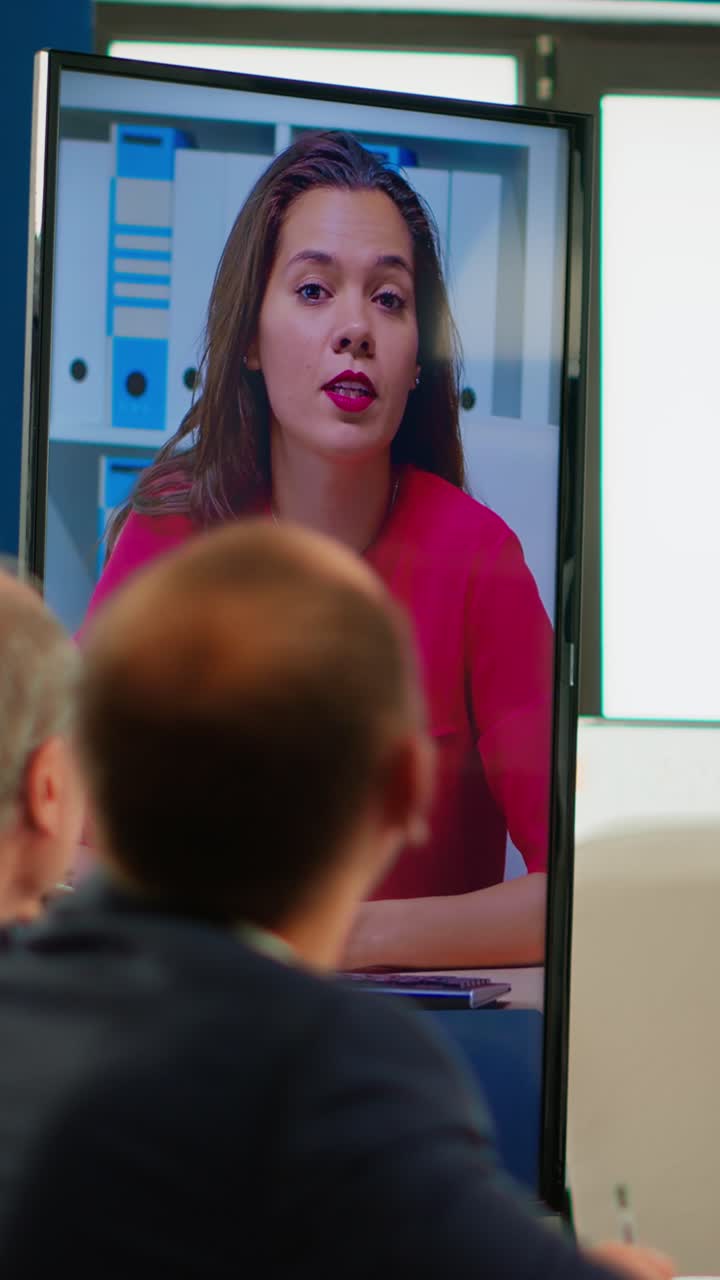 Vertical video Young ceo speaking to camera during virtual business video presentation