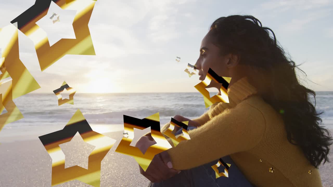 animación de estrellas sobre mujer biracial en la playa.