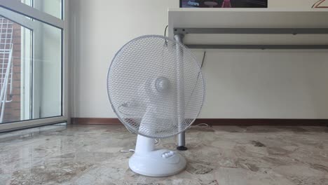 Ventilador-En-Casa-Calor-De-Alta-Temperatura