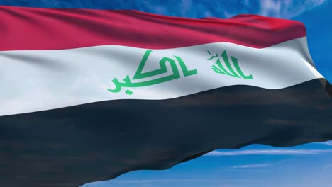 bandera de iraq con estructura de tela contra un cielo nublado (en bucle)