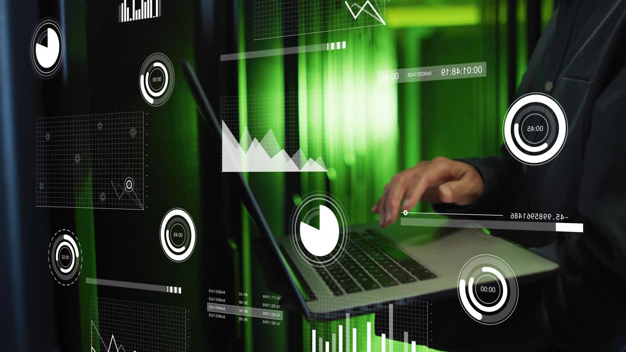 animación de procesamiento de datos sobre empresario afroamericano usando portátil para llamada de video