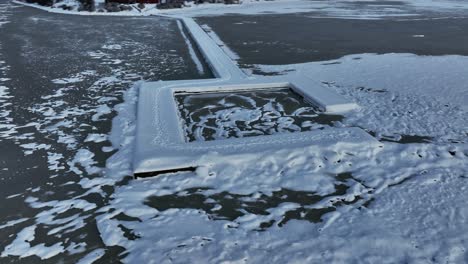 El-Final-Del-Muelle-De-Vente-Cape-Está-Congelado-Y-Nevado-En-Una-Mañana-De-Invierno.