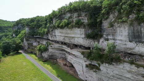 Cave-dwelling-La-Roque-St