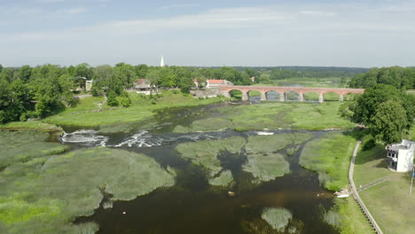 vuelo río abajo en el río venta