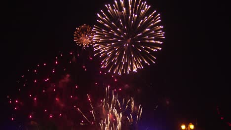 los increíbles fuegos artificiales de la calle 2