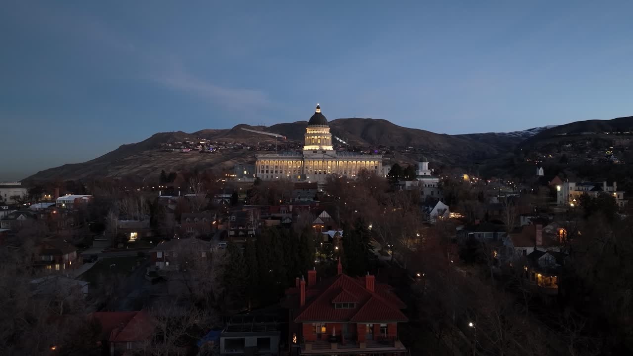 솔트 레이크 시티 유타 주 의회 건물 이 새벽 에 - 공중 에서 볼 수 있다