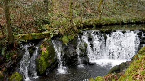 Powerful-Waterfall-Of-Niñodaguia-River-Rushing-Down-From-Rocky-Cliff,-Spain