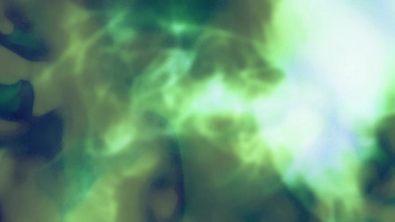 Nuvem verde luminosa respondendo a um brilho, formando filamentos e fluindo como estudo visual.