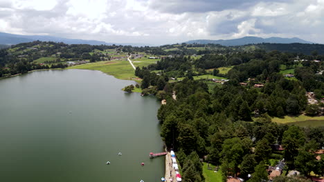 Vista-De-Drones-De-La-Presa-De-Brockman-Y-Pueblos-Cercanos