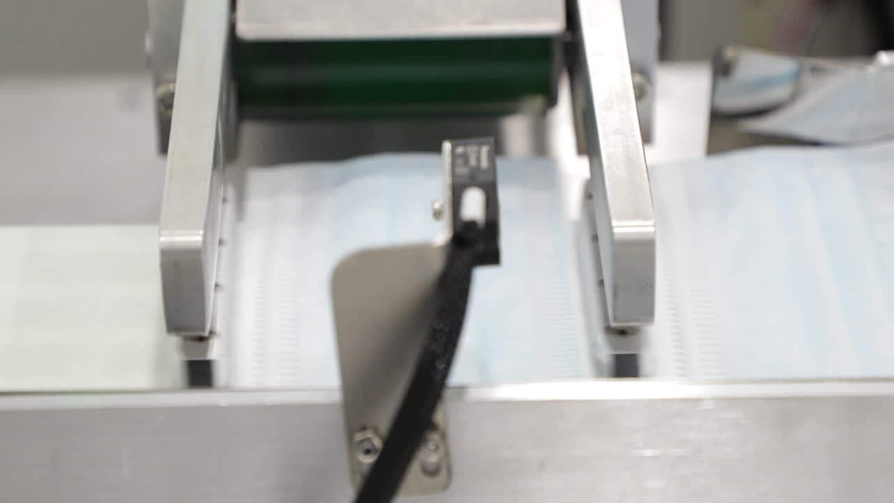 안면 보호 마스크 제조 - 산업용 자동 기계에서 나오는 마스크