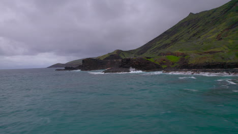 Oahu,-Hawaii-Küste-Mit-Sandstrand,-Halona-Blowhole-Aussichtspunkt-Und-Koko-Kiste-Bei-Sonnenaufgang