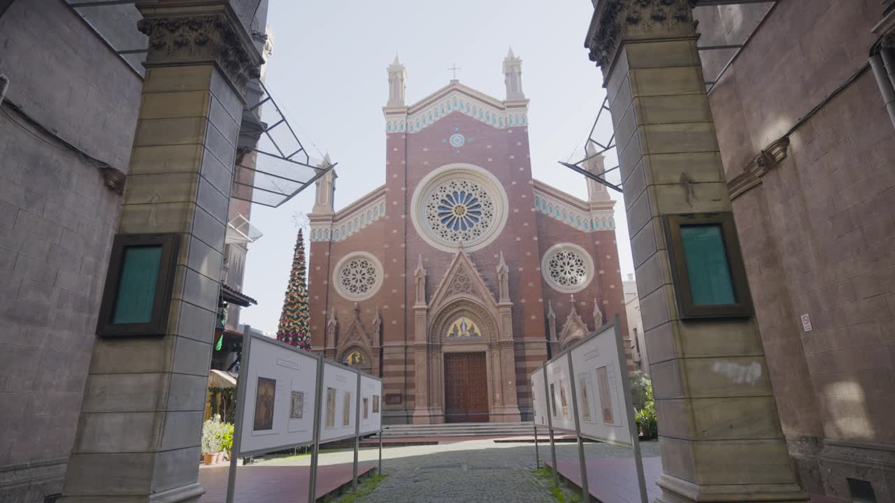 이탈리아 의 한 도시 의 교회 의 외관