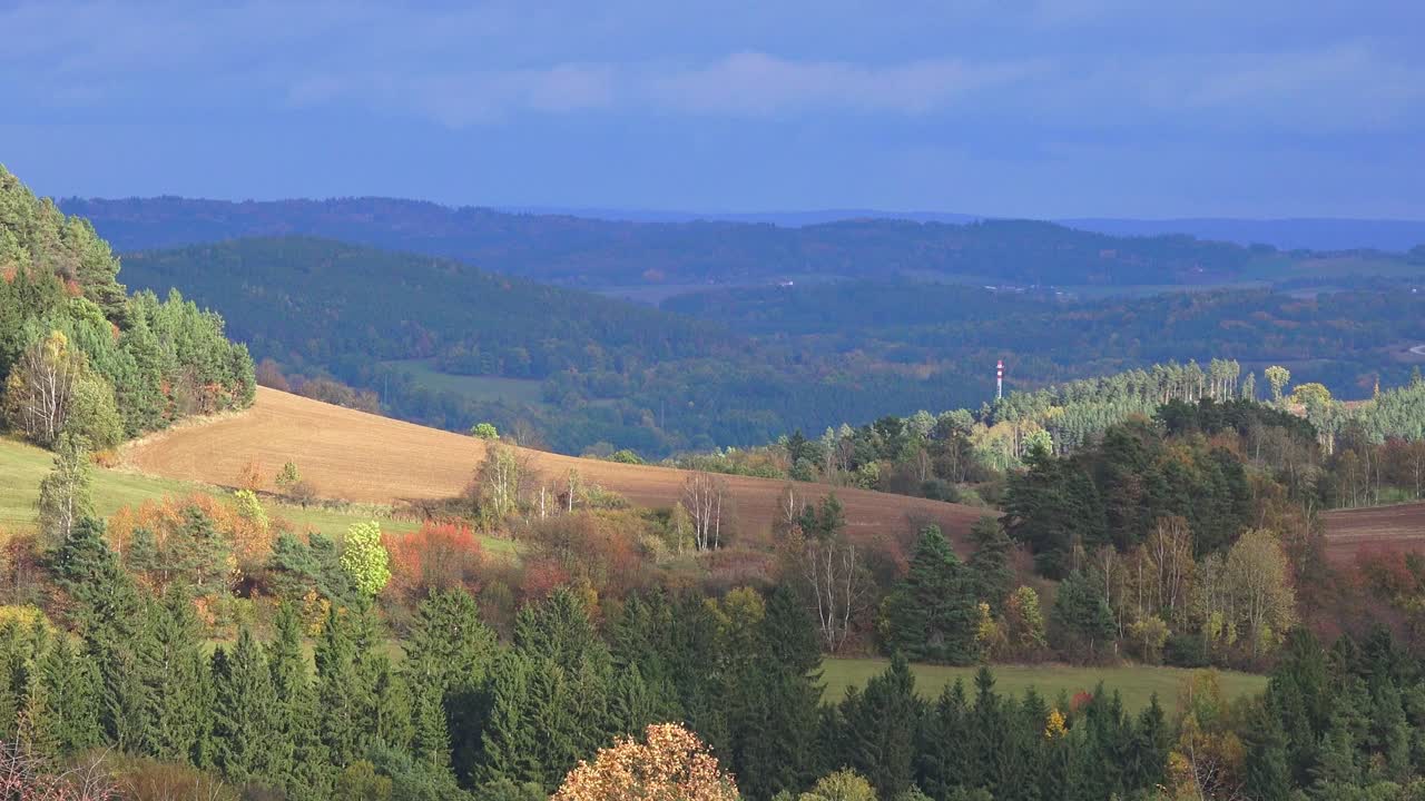 독일 바이에른 의 늦은 가을 에  ⁇ 빛 으로  ⁇ 인 언덕