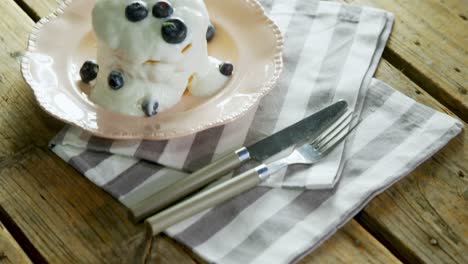 Fresh-blueberries-with-yogurt-in-plate-4k