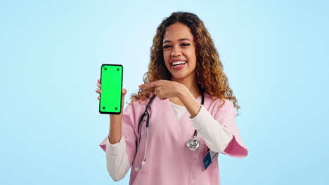 Happy-woman,-doctor-and-pointing-at-green-screen