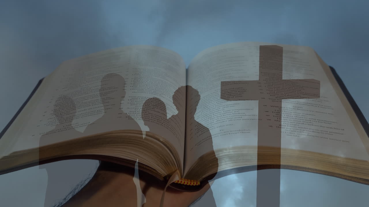 사람들의 실루 ⁇ 의 애니메이션과 성경과 폭풍의 크로스 오버