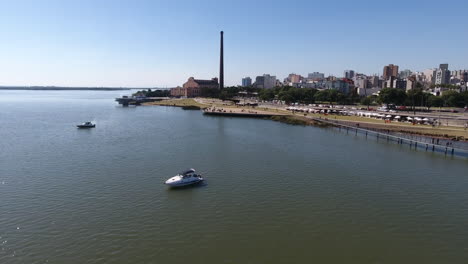 botes en el rio guabia - porto alegre 4k