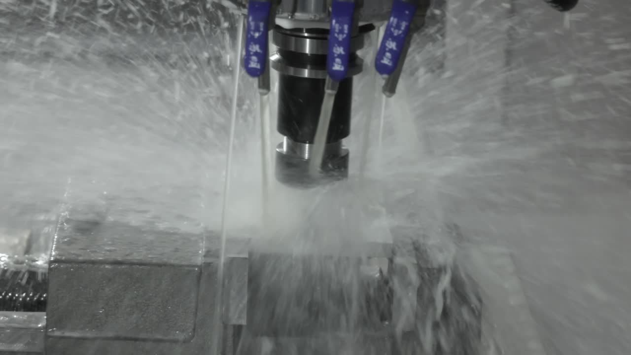 금속 가공 cnc 밀링 기계. 금속 절단 현대 가공 기술.