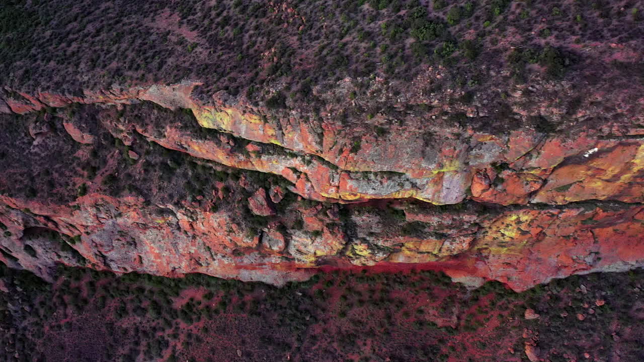 tan sólido como una roca