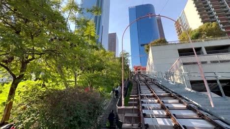 Punto-De-Vista-Del-Jinete-Desde-El-Ferrocarril-Emblemático-Del-Vuelo-De-Los-ángeles-En-Los-ángeles,-California