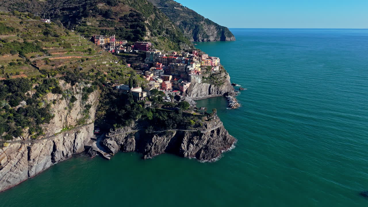 Manarola, Cinque Terre, stunning coastal landscape with colorful buildings overlooking the sea