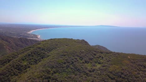 Aerial-View-of-the-Pacific-Ocean-in-Los-Angeles,-California-with-Catalina-Island-in-the-background-4k-Drone-shot