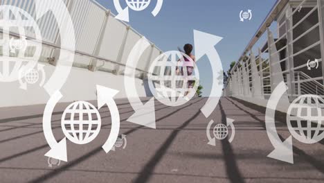 animación de iconos del globo web contra una mujer afroamericana en forma corriendo en el puente de la ciudad.