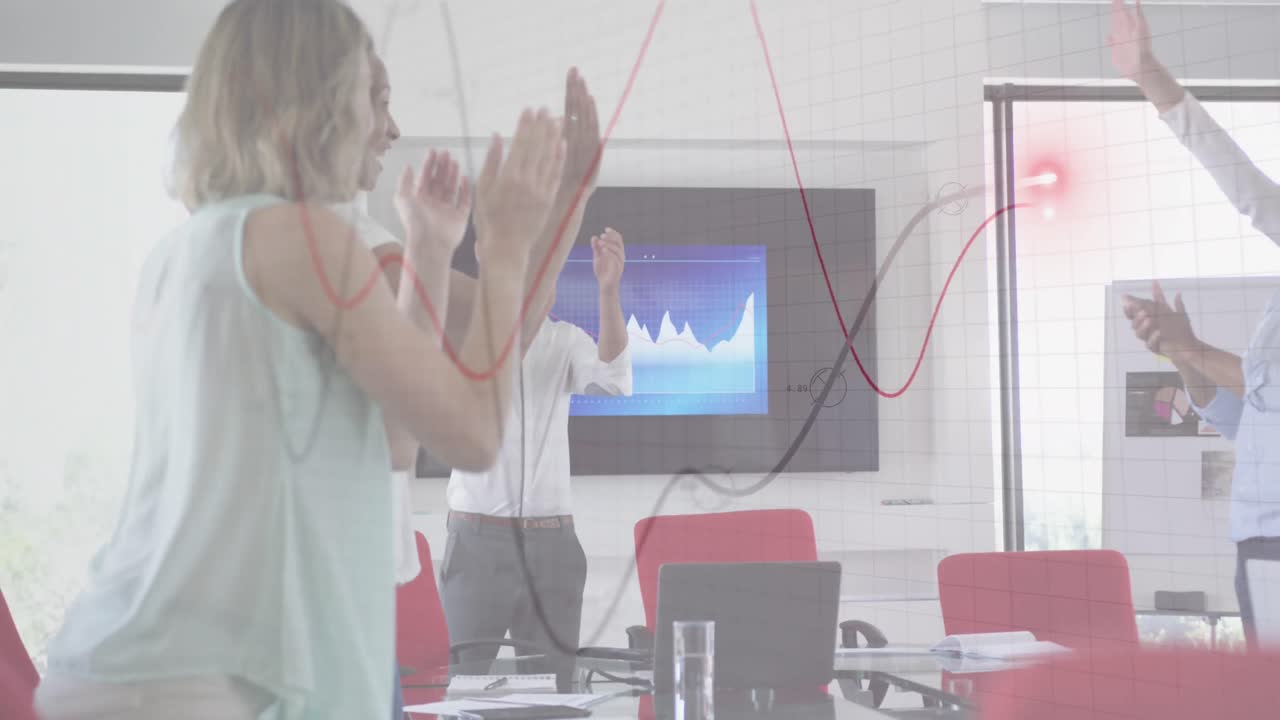 финансовая обработка данных против группы офисных коллег, высоко оценивающих друг друга в офисе.