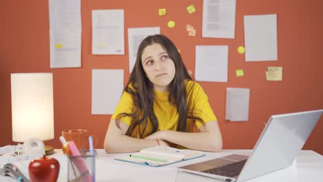 una niña asocial y adicta a la tecnología.